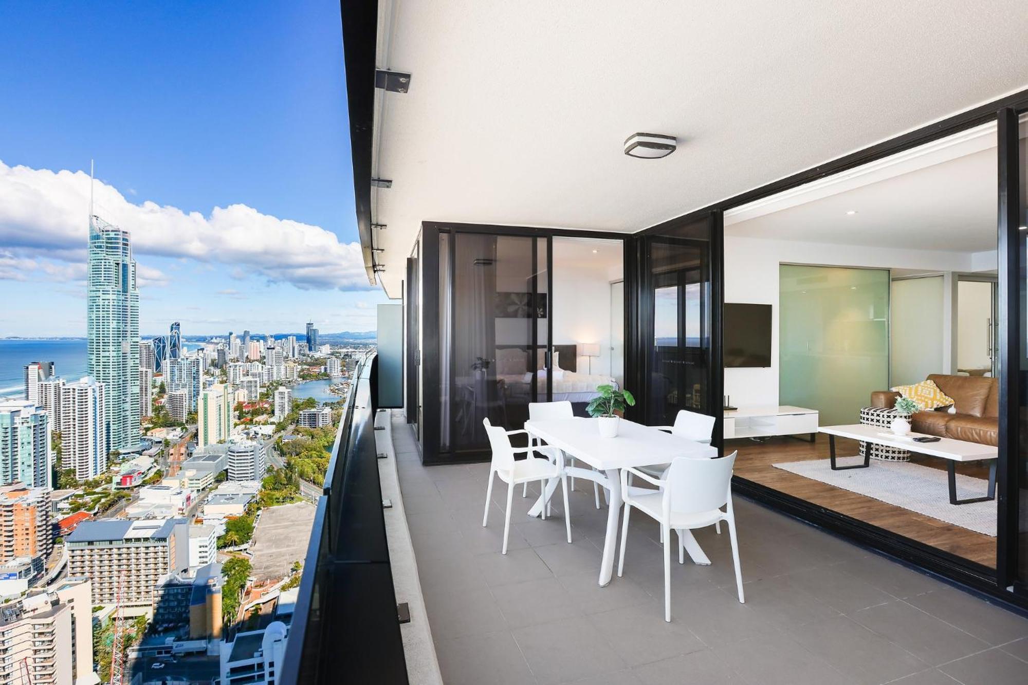 Circle On Cavill 2, 3, 4 & 5 Bedroom Skyhomes & Sub Penthouses By Gold Coast Holidays Exterior photo
